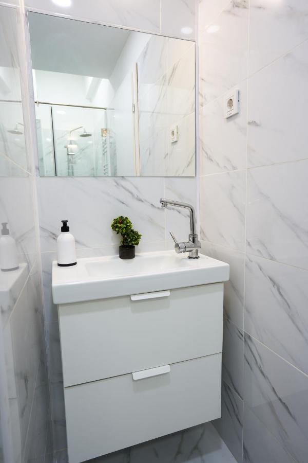 Minimalist Design Apartament In Magheru Bukurešť Exteriér fotografie